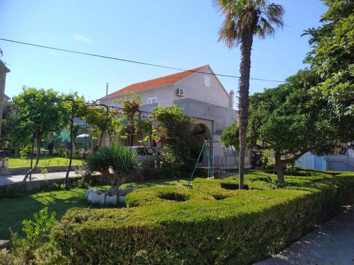 Perivoj Apartment Kastela Luaran gambar