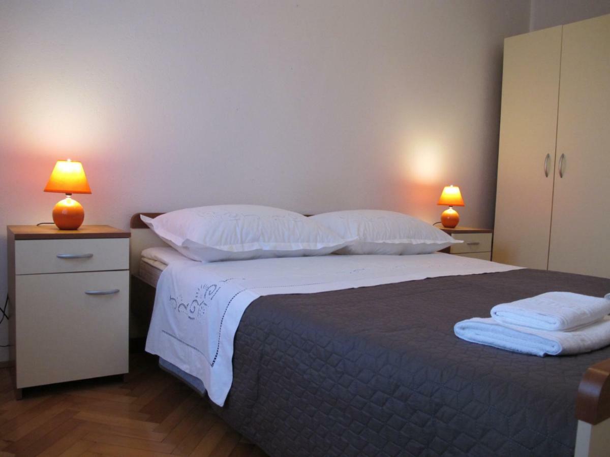 Perivoj Apartment Kastela Luaran gambar