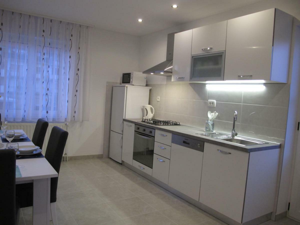 Perivoj Apartment Kastela Luaran gambar