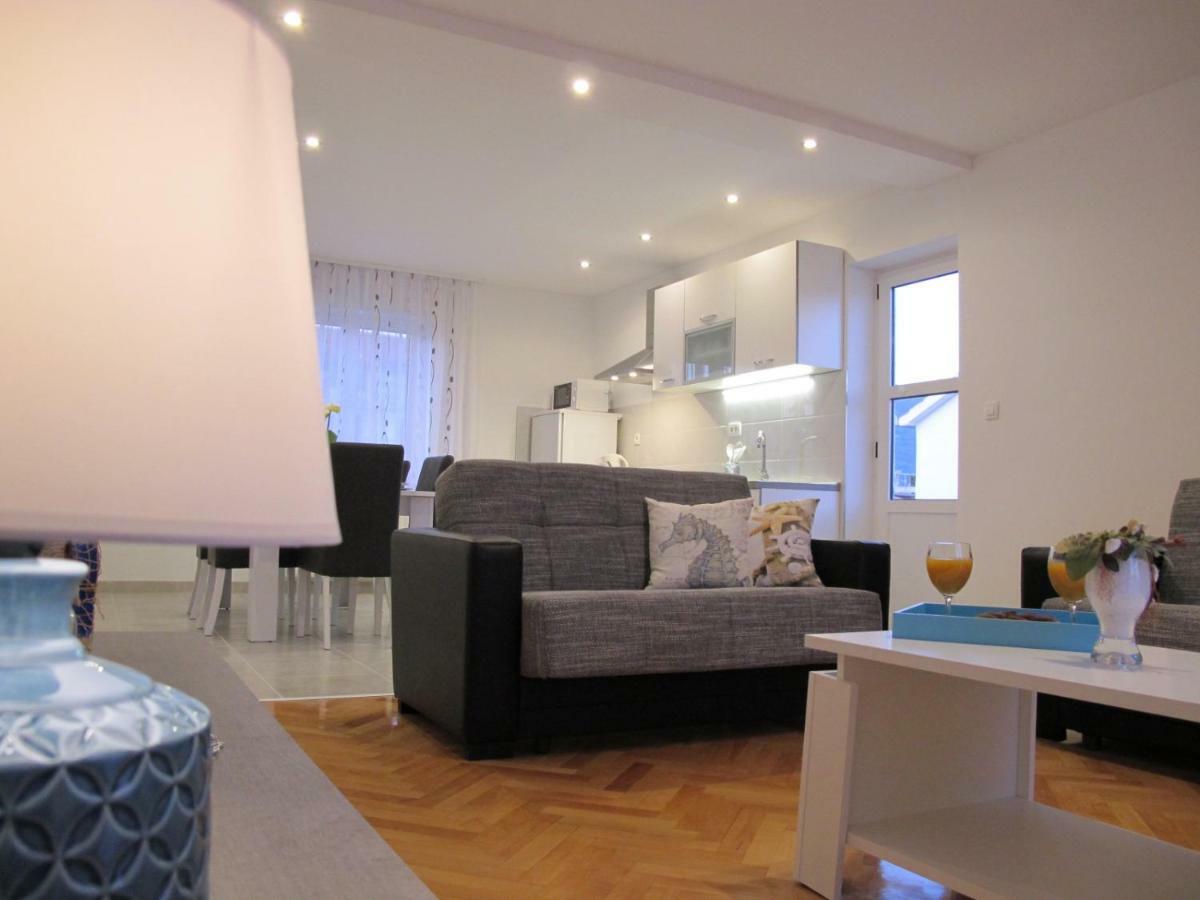 Perivoj Apartment Kastela Luaran gambar
